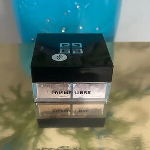 GIVENCHY Prisme Libre Mat-finish & Enhanced Powder